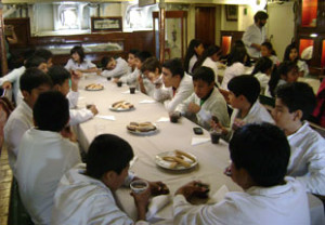 Escolares premiados visitaron la fragata Sarmiento